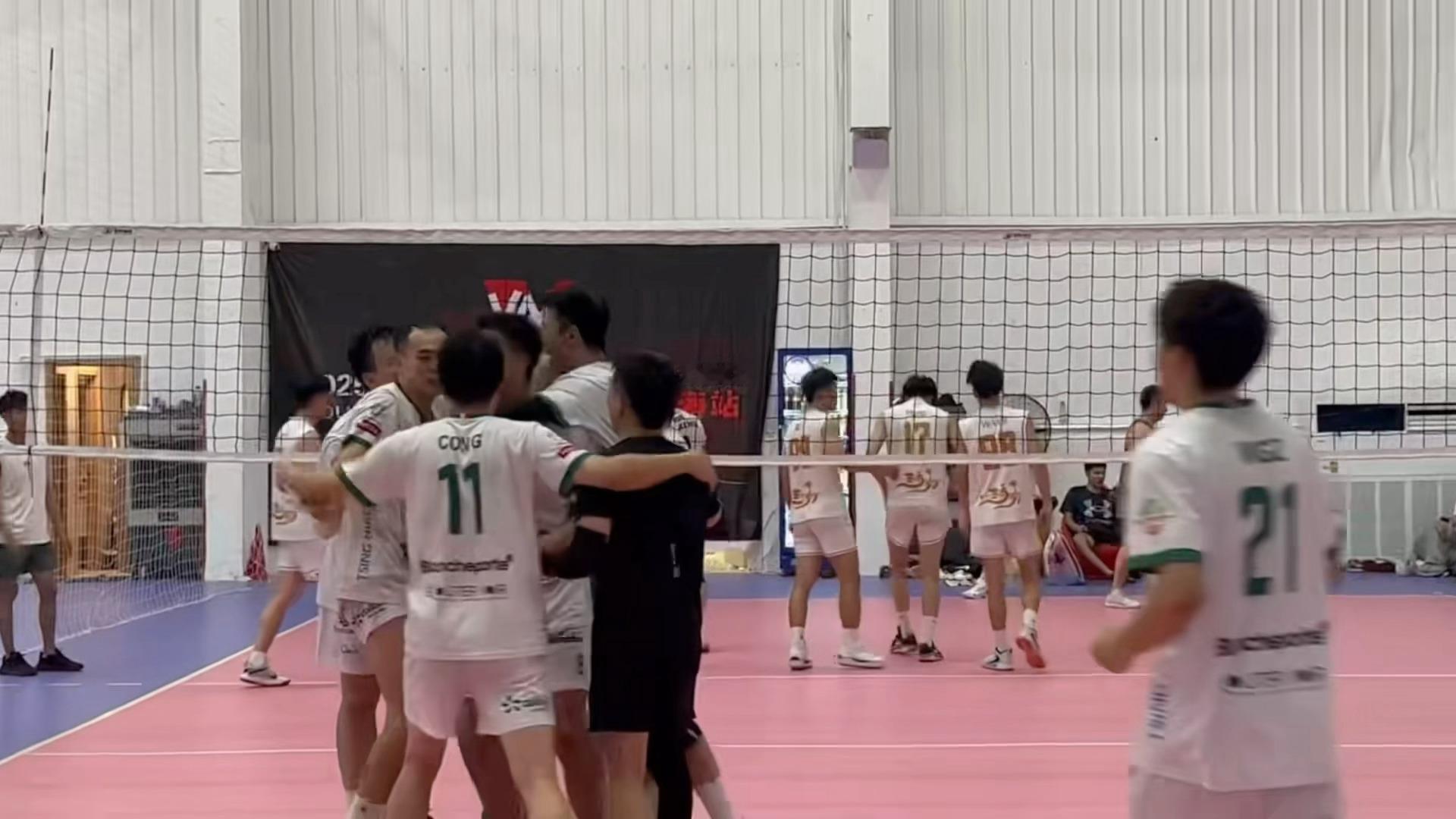 浑身的伤，我们还是做到了。谢谢之前每一次在决赛的失败。自己终于爬起来了。 ​​​