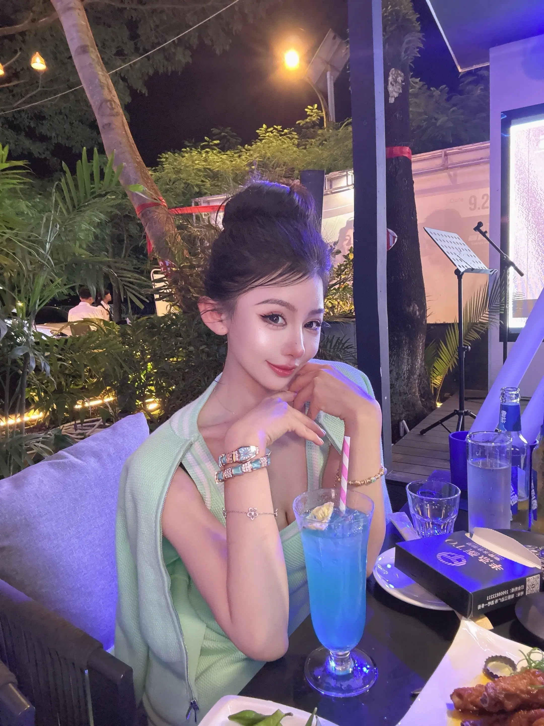 我打玻尿酸都要三千起步，你上嘴皮下嘴皮一动说喜欢我，我沉默了许久