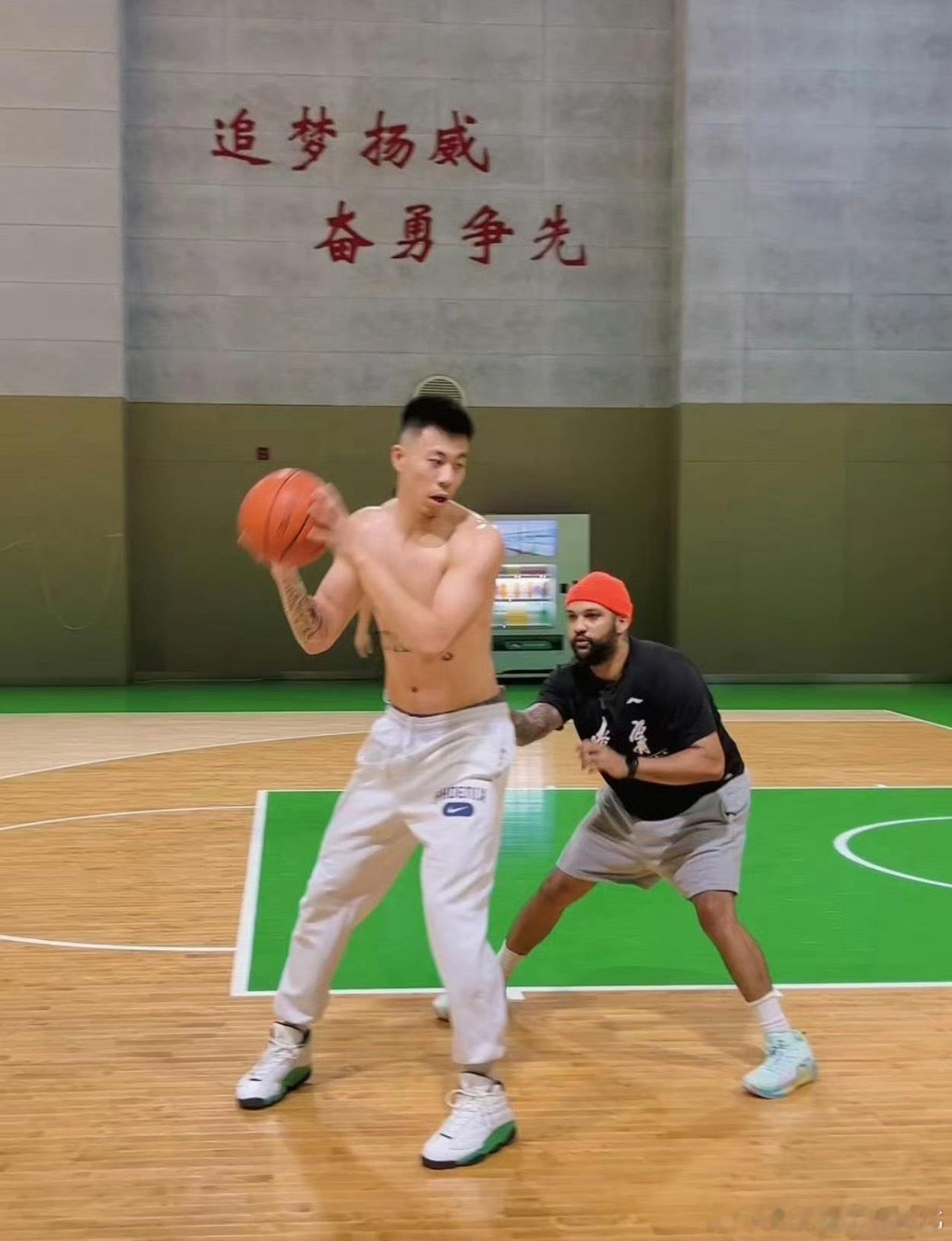 训练师华莱士去上海任职，你们觉得和77有关系吗我怎么觉得主要是因为弗格的原因呢c