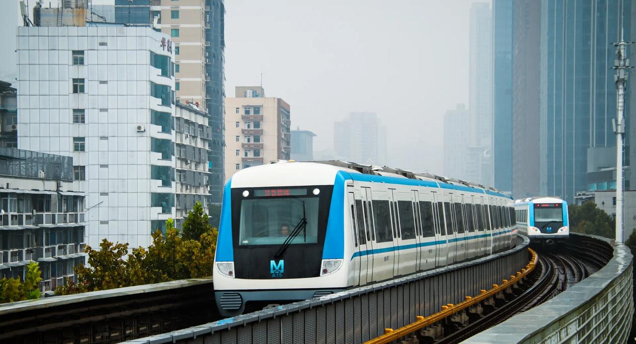 武汉地铁1号线
第三轨供电
上海16号线的老前辈
武汉 武汉地铁 武汉地铁一号线