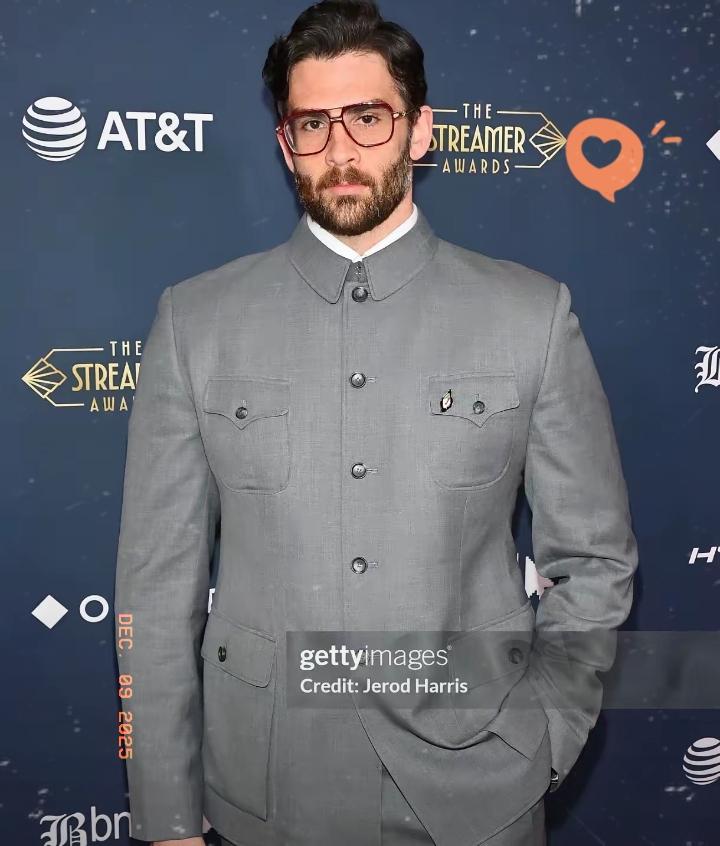 谁懂啊！

美国博主这波操作直接把中山装的气场焊死在国际舞台上！


天安门看升