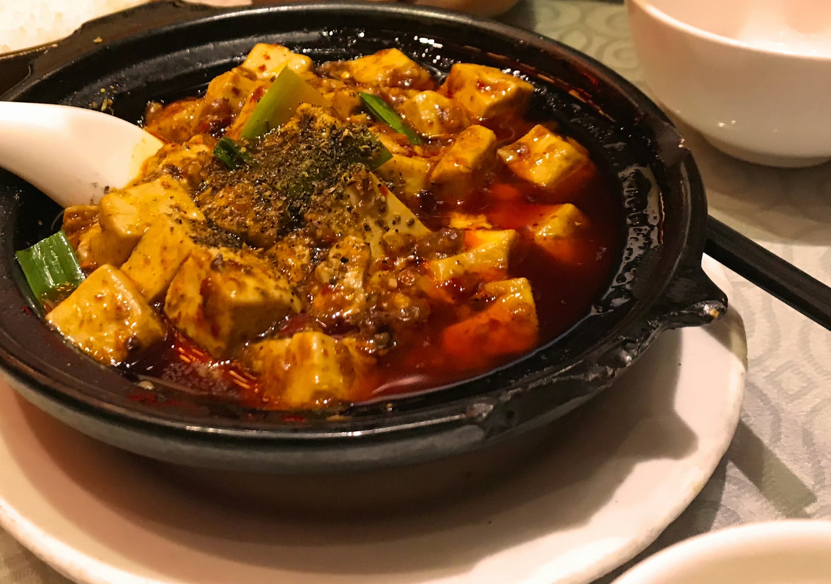 谢霆锋感叹以前的麻婆豆腐都白吃了看这段片段直接蚌埠住，谢霆锋吃过世界各地美食，却