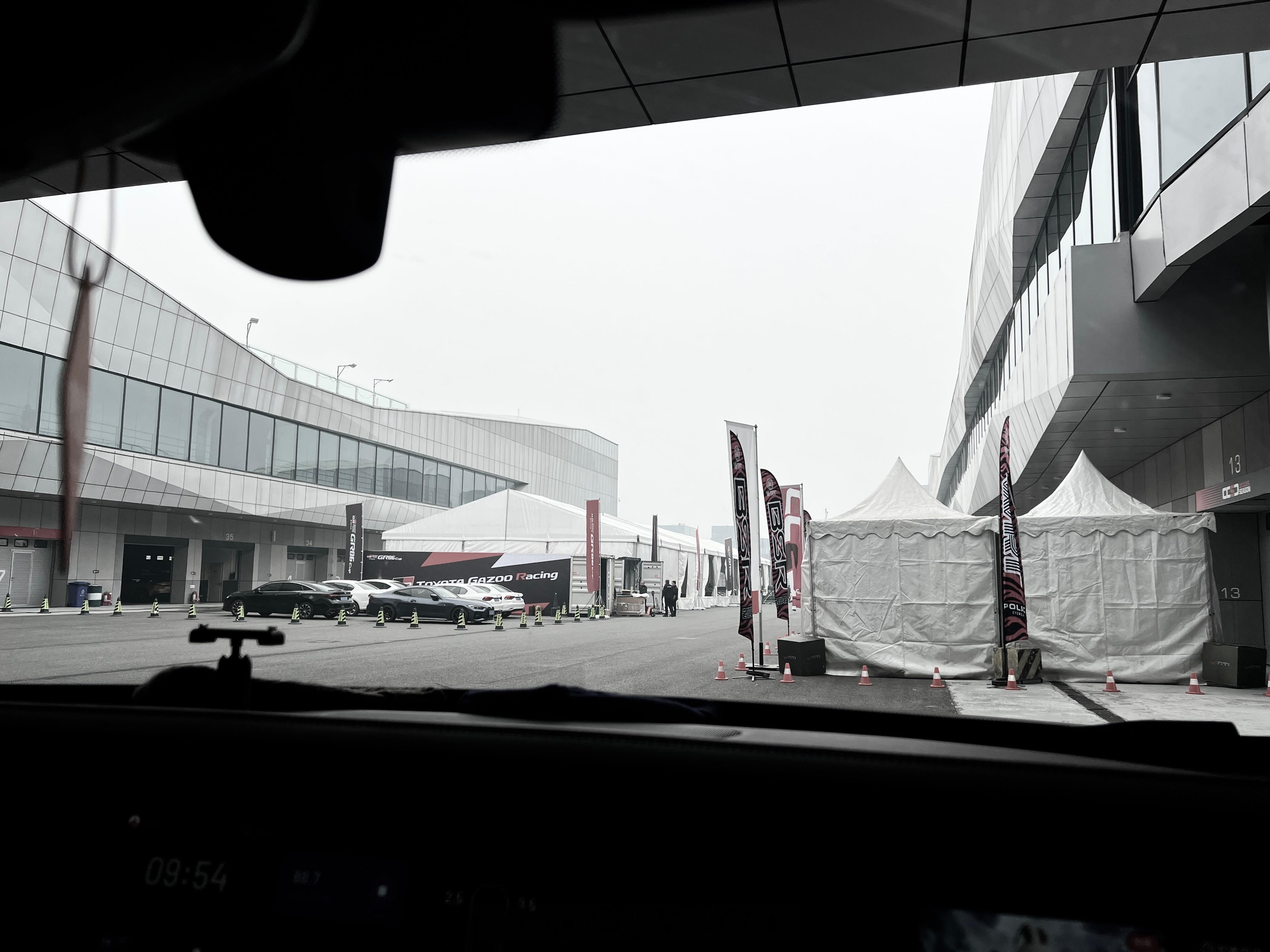 早安 转场到天津v1汽车世界 ，好灰色的早上。  ​​​