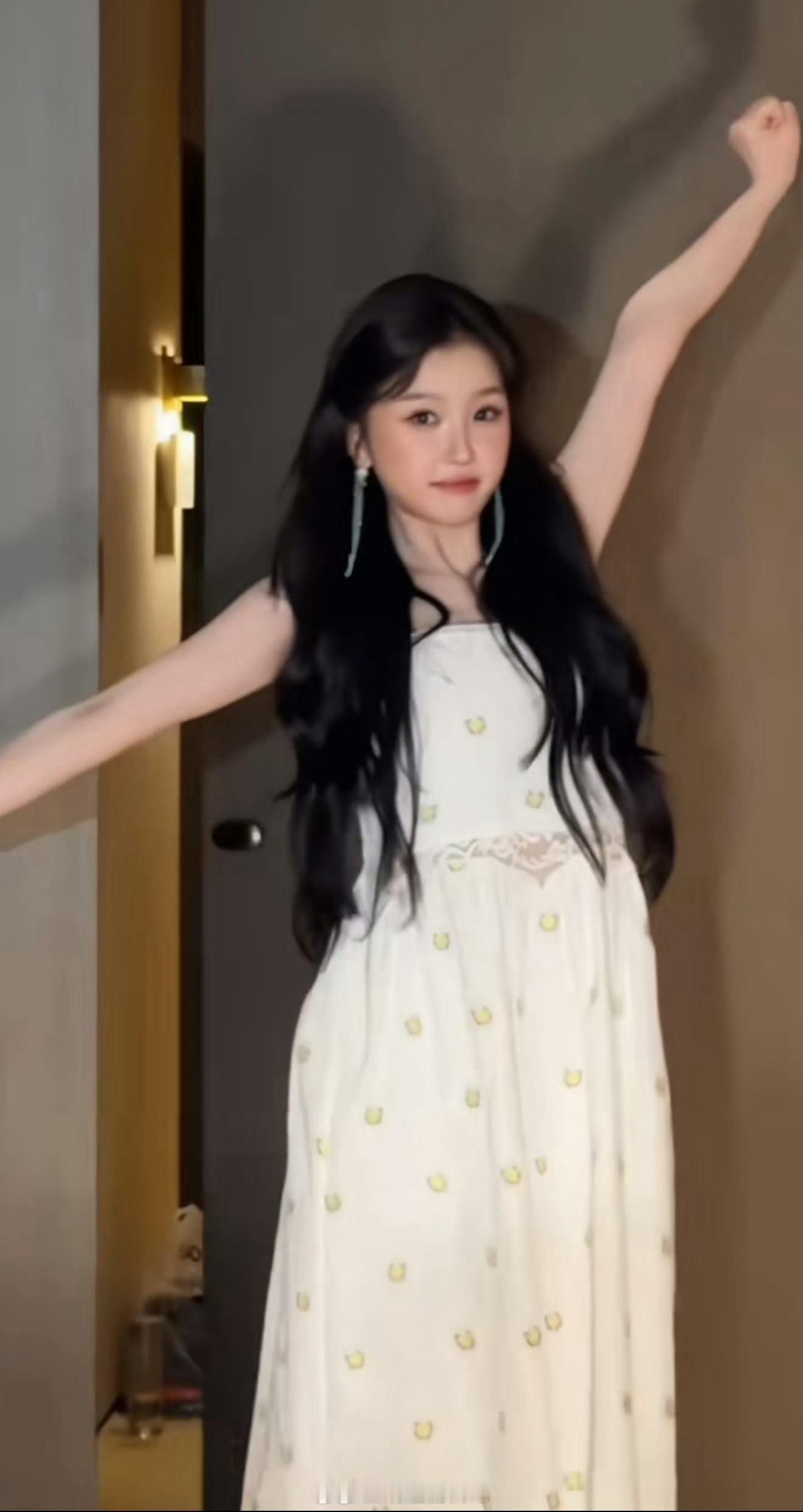 虞书欣是不是忘了开美颜滤镜？ 