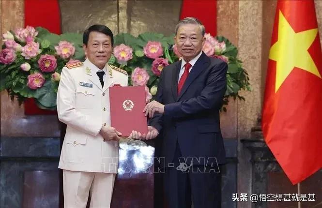 梁三光1965年出生在越南南兴安省，越南人民公安大学毕业，从1985年开始一直在