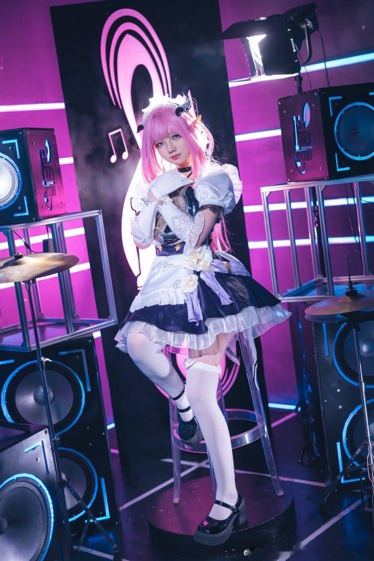 #崩坏3[超话]# 郁游酱.爱莉希雅女仆.舞台景色也可以拍小女仆  #崩坏三##