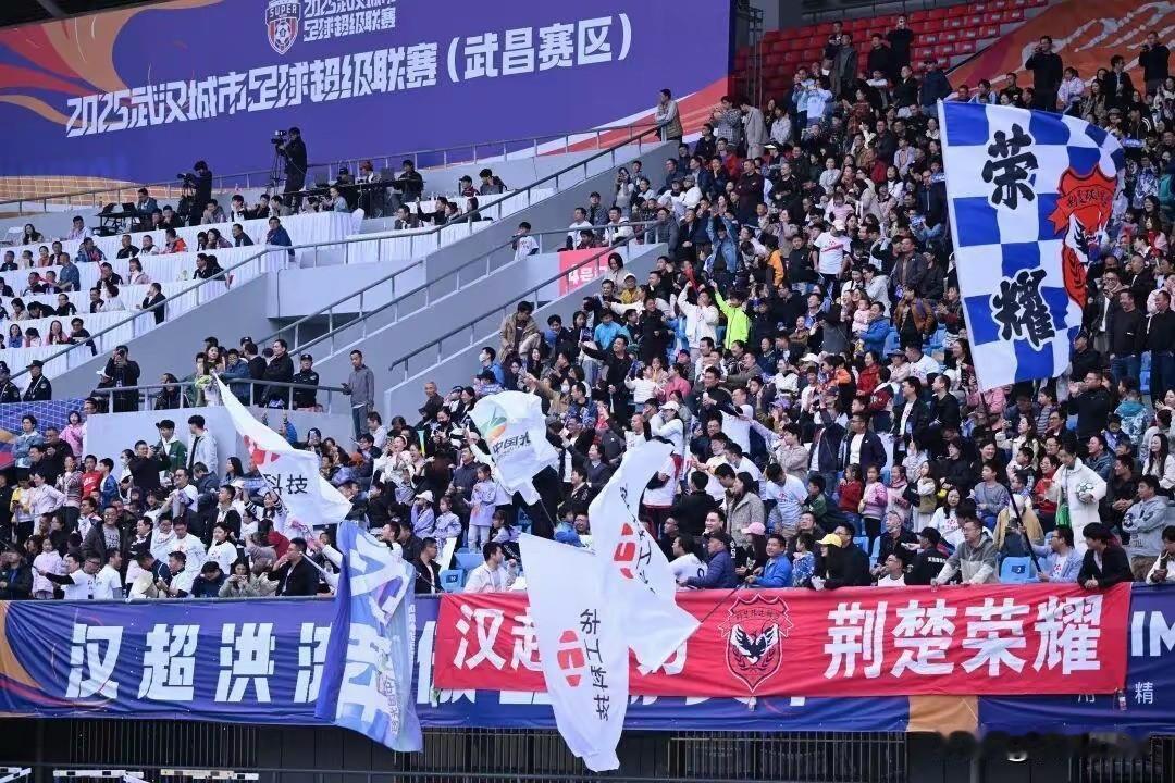 你觉得“楚超”会持续火爆吗楚超很难持续火爆，昨天武汉战神龙架，看台稀稀拉拉的观众