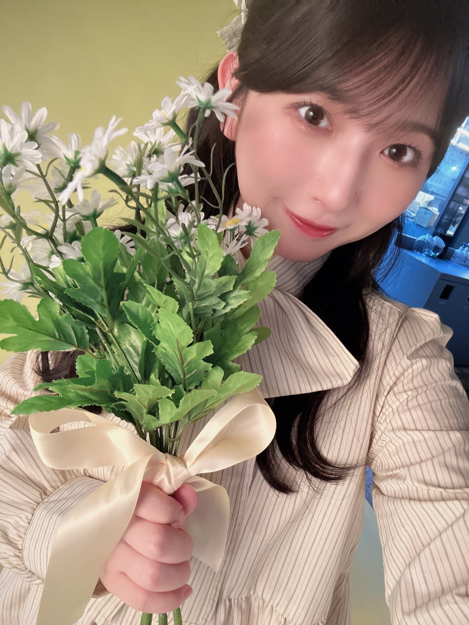 HKT48堺萌香 X 26/06/20早安🌞被猫猫跳到肚子上给砸醒了😇 给我