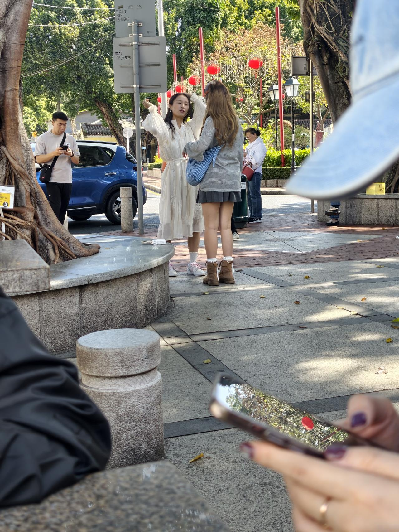 太热啦
现在到底是不是冬天啊