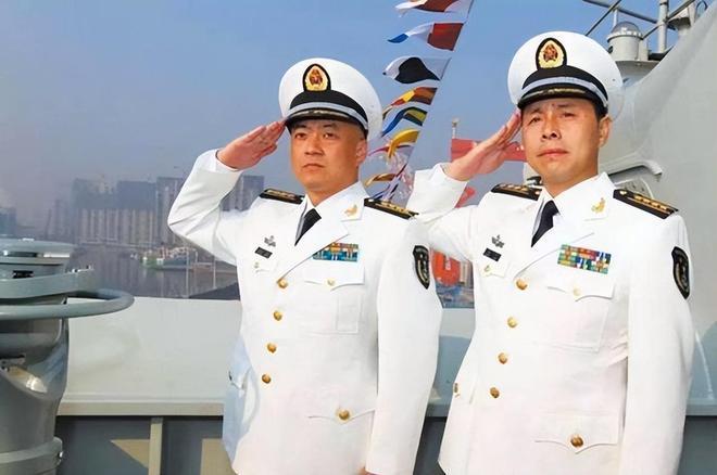 不是军衔决定职务，而是职务决定军衔！

网上有文章讨论航母舰长的军衔时，居然说只