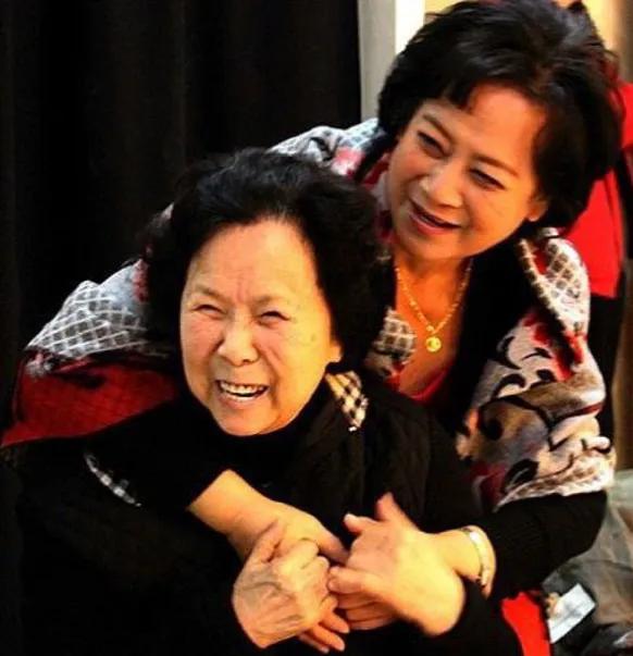 当年，杨洁对左大玢说：“你这气质，铁定要演观音菩萨。”左大玢连连摆手：“我一把年