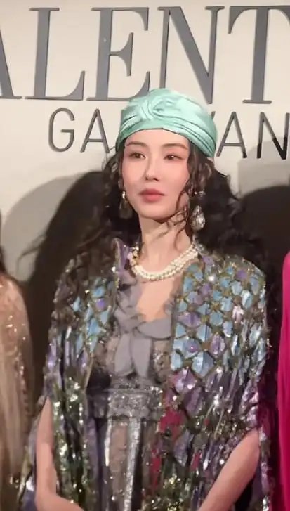 张柏芝、王菲同款包头造型 ​​​