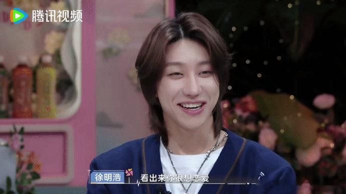 马伯骞上门送礼像极了我本人马伯骞挑战一句话哄岳父🌹玫瑰补品样样齐全，精心准备的