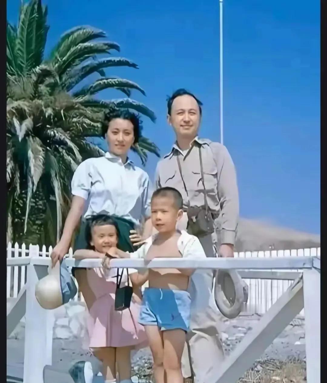 1956年，钱学森受邀参加国宴，可到了宴会厅他却找不到自己的座位，就在钱学森尴尬
