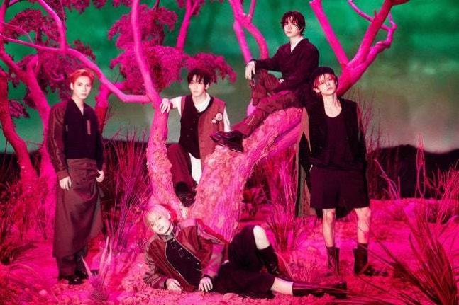 【newsen】14日，据Hanteo Chart公布的榜单数据显示，TXT迷你