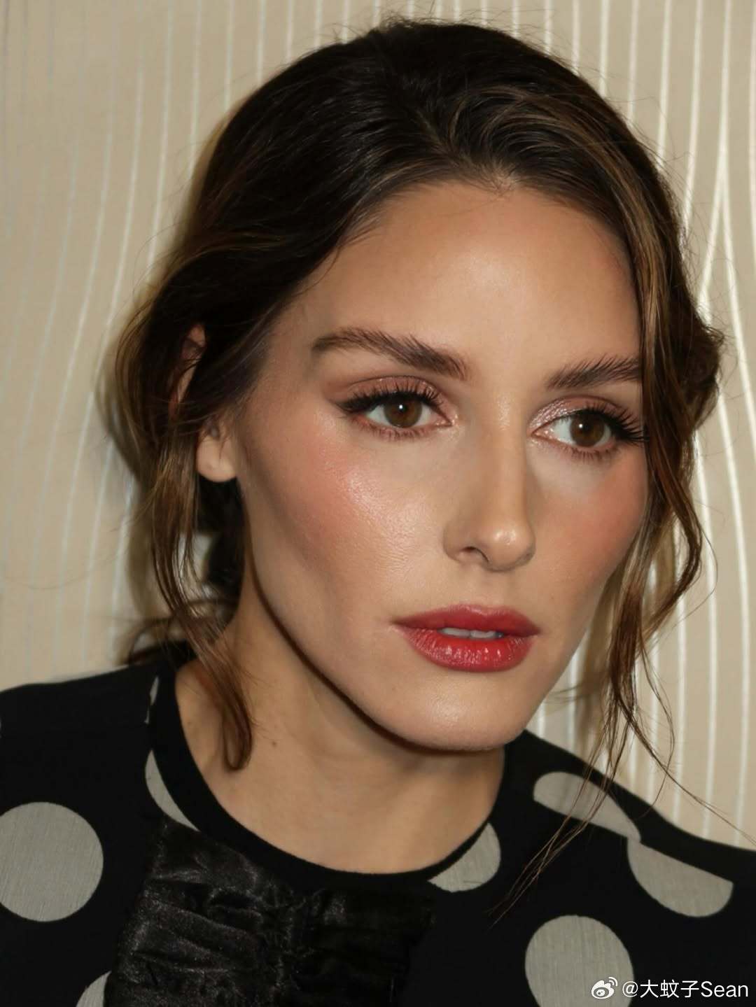 Olivia Palermo奥利维亚巴勒莫之前在巴黎时装周观看Nina Ricc