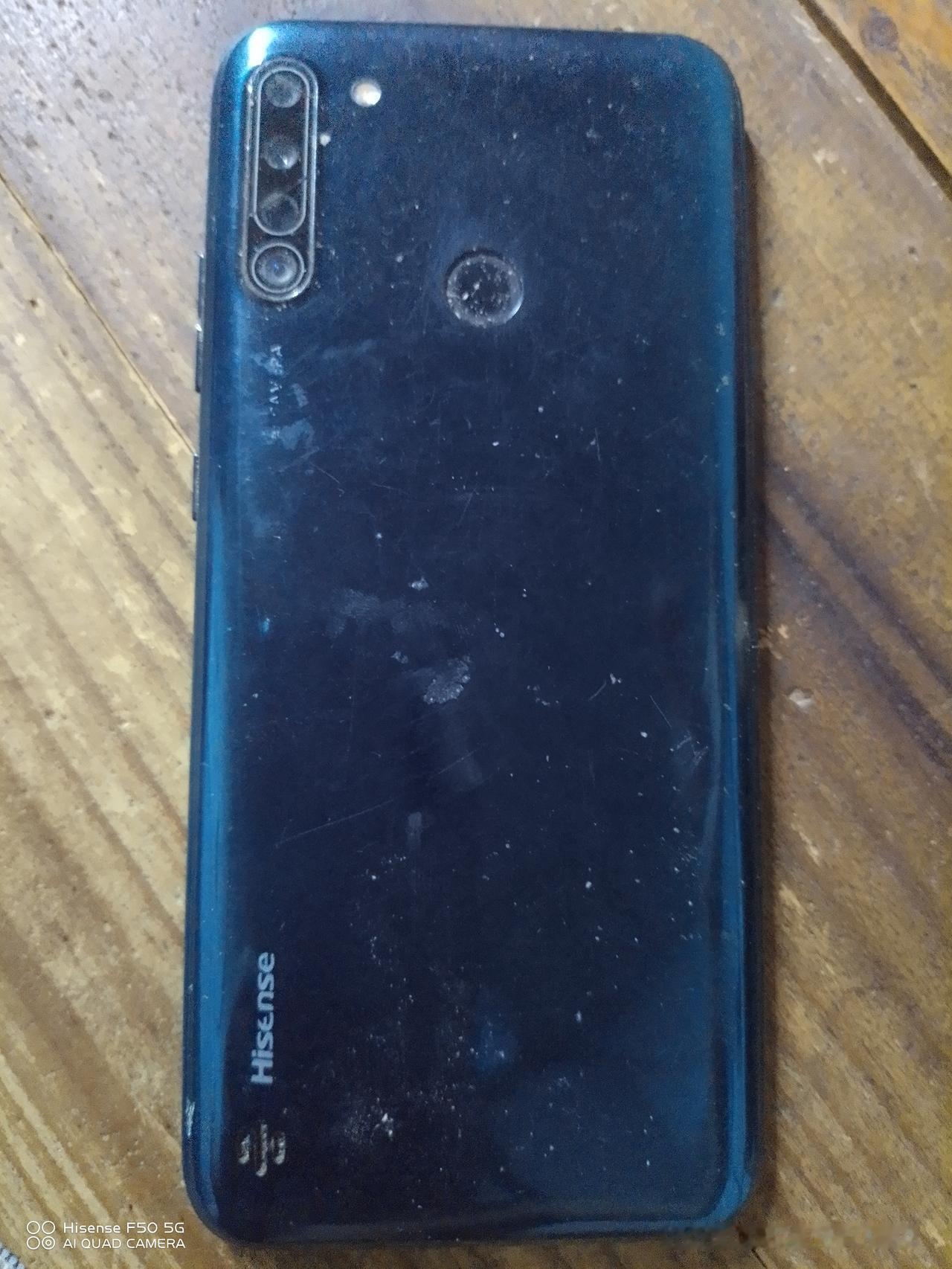 今天打算修理一下手机，充电口损坏了，不能充电了，充电尾插太细了，我现在眼睛不行了