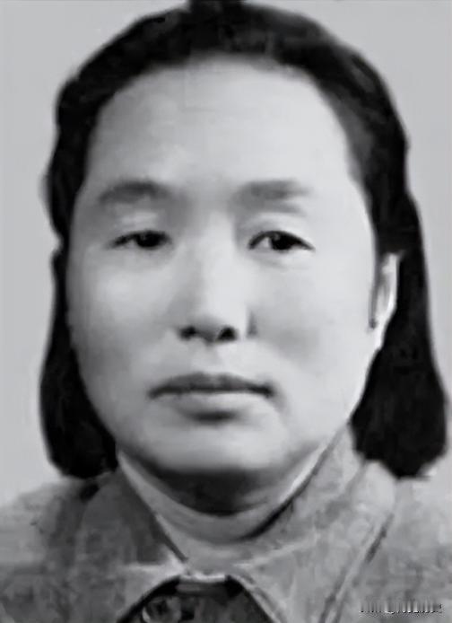 1937年，地主王学文家门口昏倒一个20岁女兵，他见周边无人，将女兵扛到炕上。女