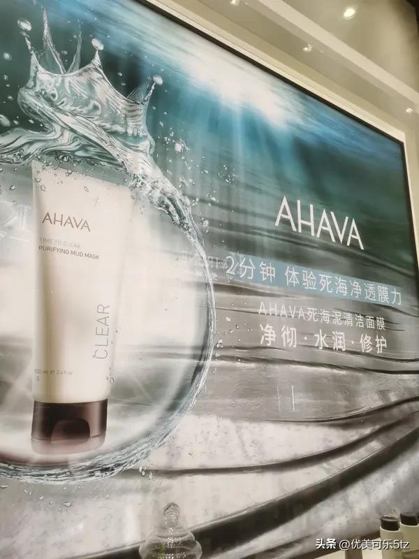 赛豆科技的CEO自信满满地走上舞台，他用富有激情的语调开场，详细介绍了AIVA品