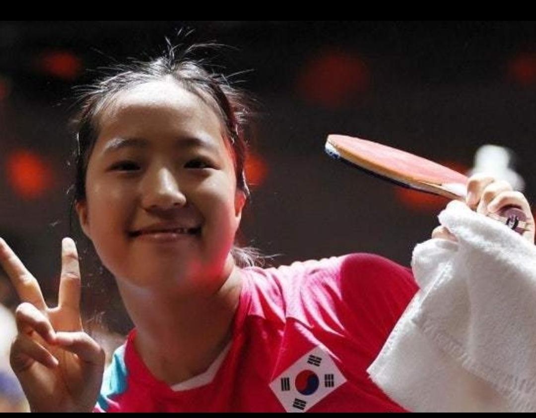 申裕斌3-1力克桥本帆乃香，顺利晋级重庆冠军赛女单16强！
前两局，申裕斌的连续