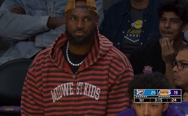 湖人怎一个惨字了得！
湖人87-129惨负雷霆，本赛季被雷霆横扫，近两战输分都在