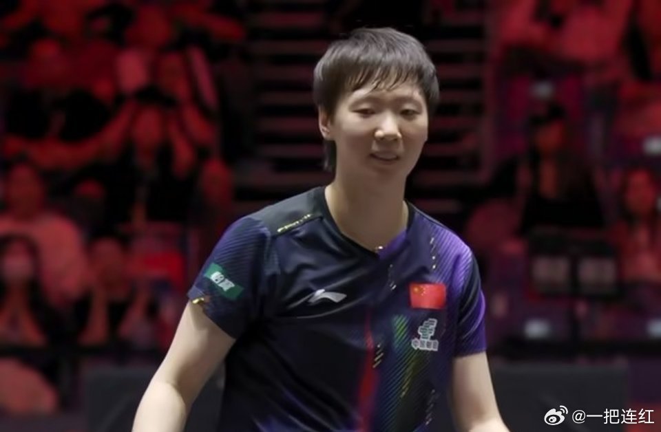 乒乓球WTT新加坡大满贯，今天来到最后一个比赛日。中午时段第一场女单半决赛，国乒