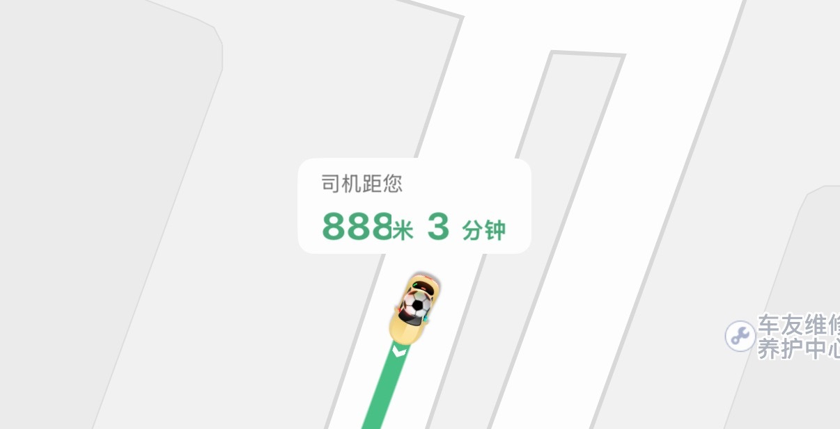 滴滴也是紧跟实时，车顶上还弄个足球⚽ 