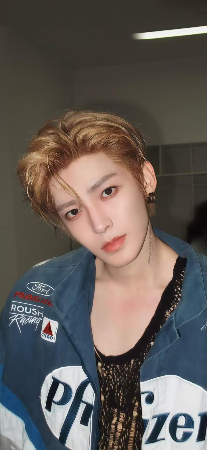 侯明昊虞书欣疑似被激光笔照射现场争议迎来澄清，网传激光笔只是模糊片段带来的错觉。