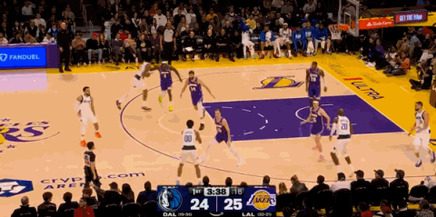 克里斯蒂！！三分！！！ 