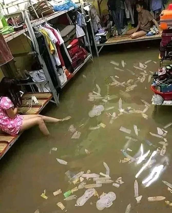 这不是宿舍，这是曾经的战场……[泪奔]