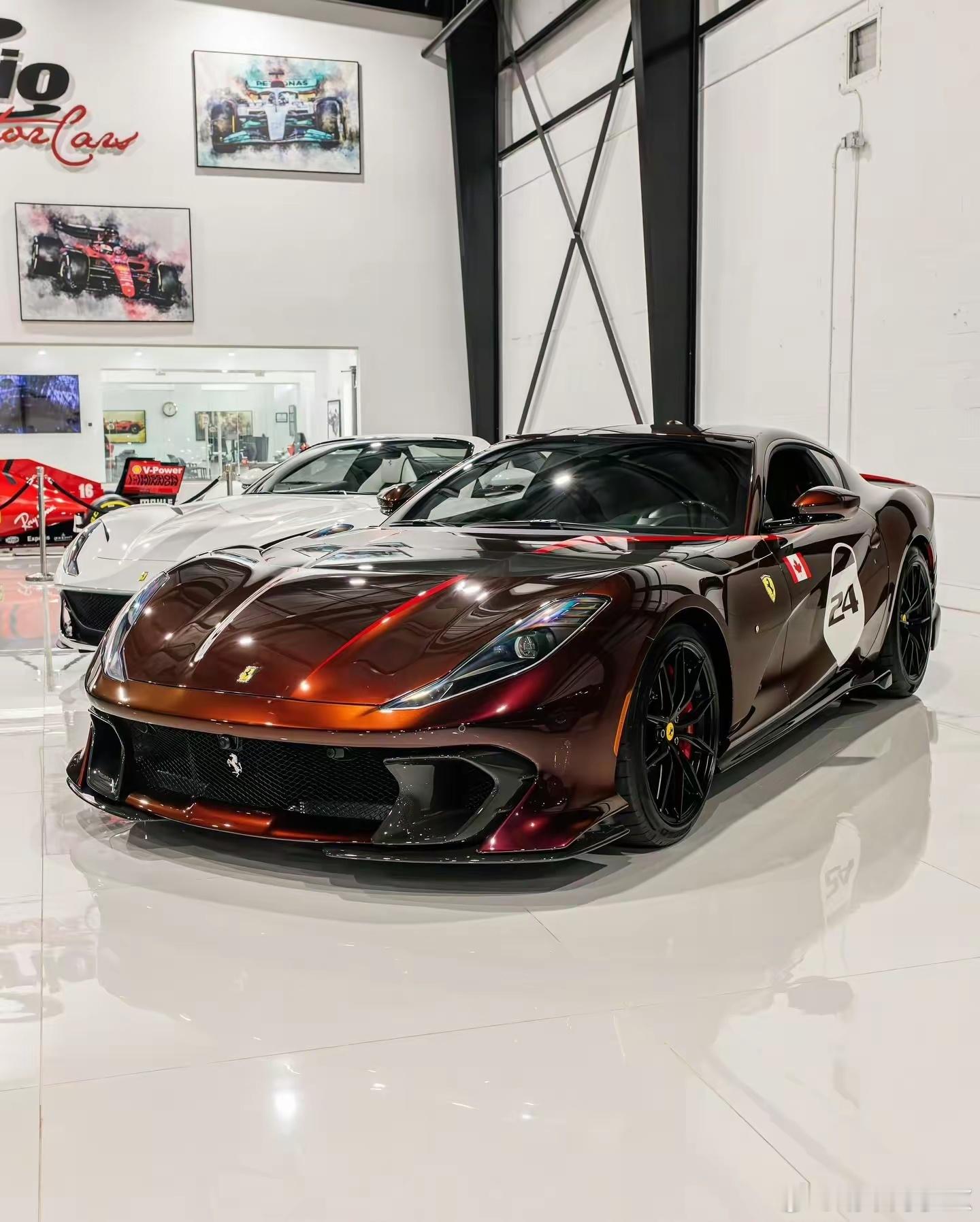 法拉利 812 Competizione，采用罗索·陶尔米纳车漆，为纪念法拉利 