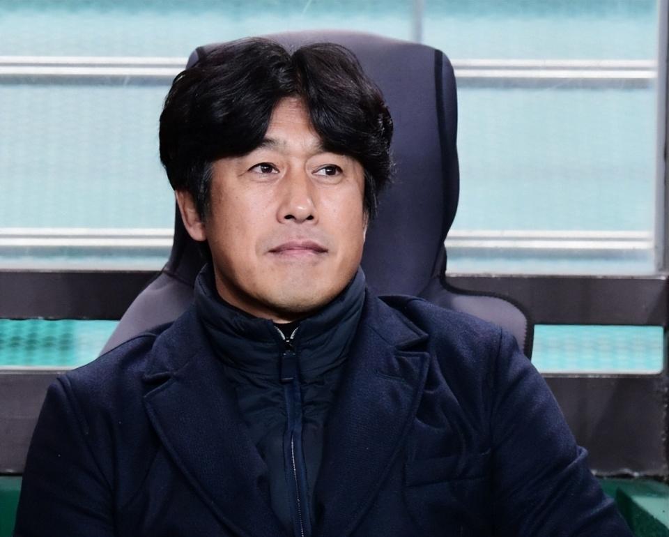 徐正源，成都球迷难说再见！
昨天，徐正源回成都拿行李，无数的成都蓉城球迷到机场给