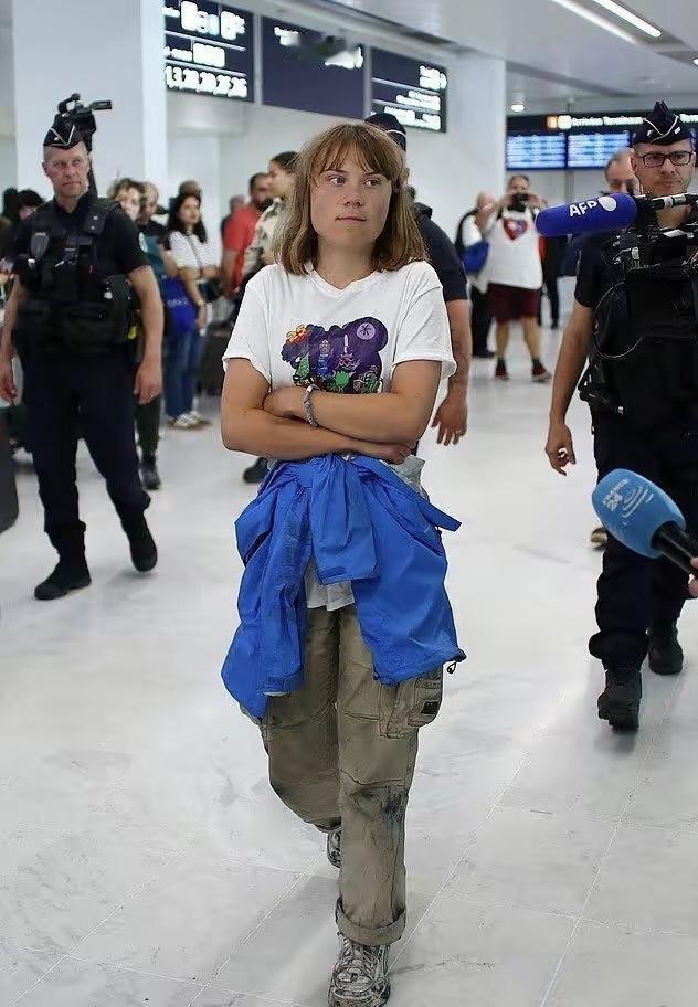 环保女孩又搞事情，不愧是全球第一大网红！这“环保绿”染的不是威尼斯大运河，是“自