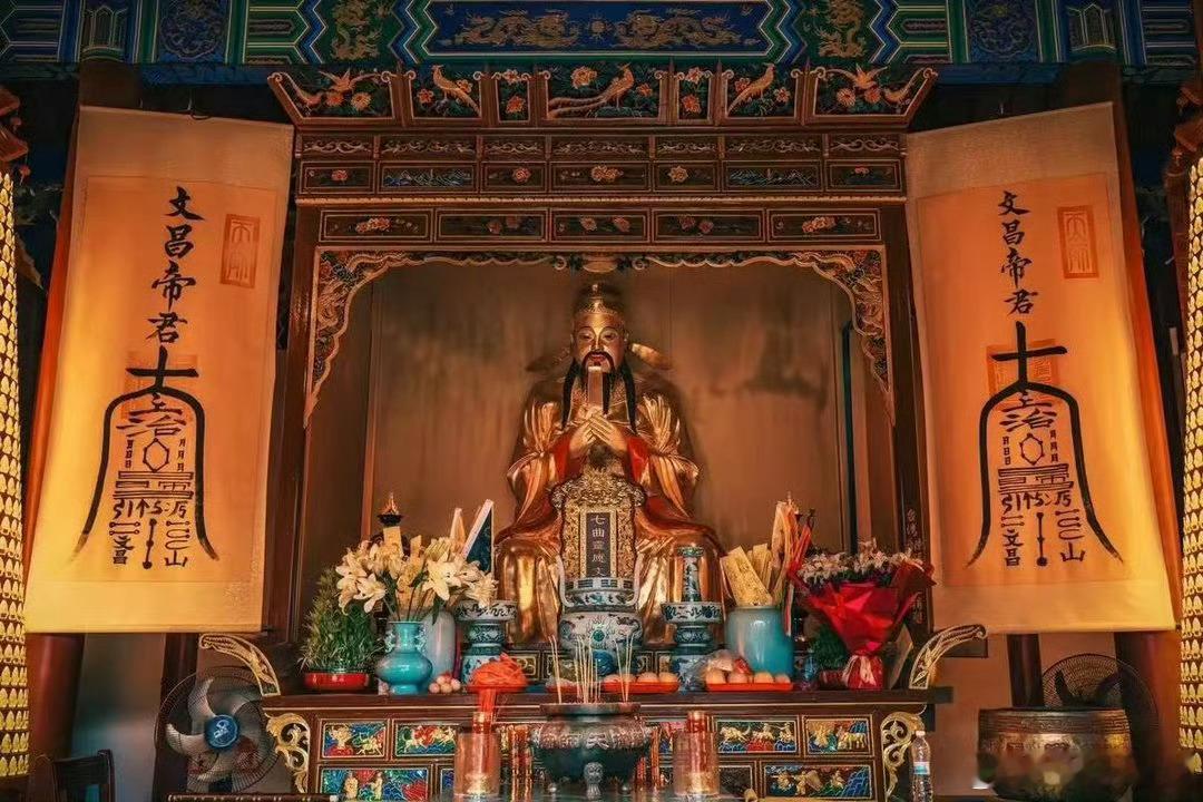 高考必拜文昌帝君祝考生都发挥出色，考运昌隆！ 