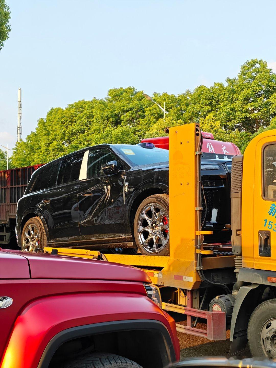 这种运损车你们能接受吗？ 实不相瞒 我买新车我就找着运损车买 像这种换个门跟玻璃