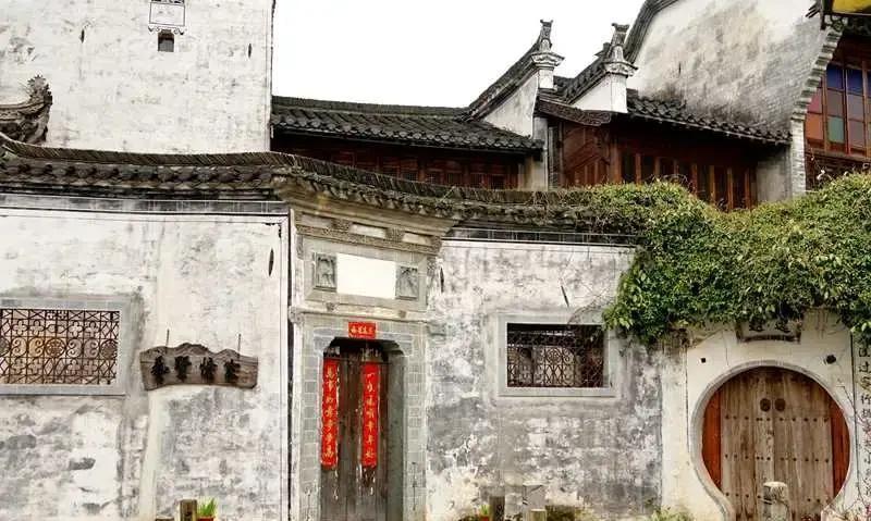 刷到一条“夫妻魔鬼定律”视频，属鸡不能嫁属羊、床单颜色改婚姻、再补个叫JEAEK