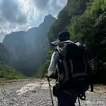 世界上最好的十种药：第一，喝水。第二，锻炼。第三，睡觉。第四，泡脚。第五，晒太阳