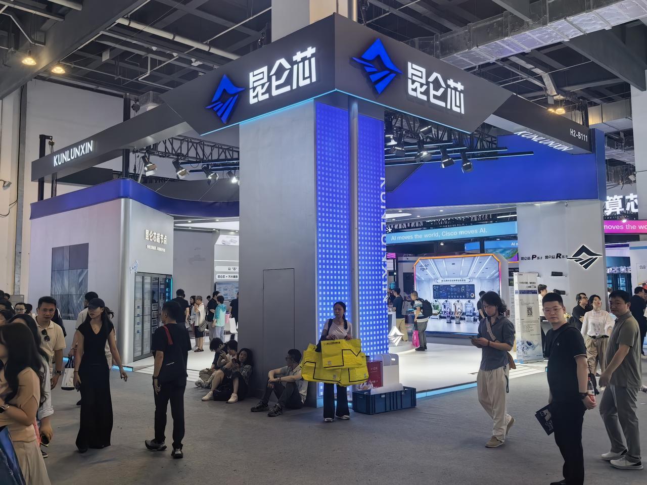 昆仑芯展台是WAIC 2026中，产品落地做的最好的厂商之一。展台围绕应用落地展