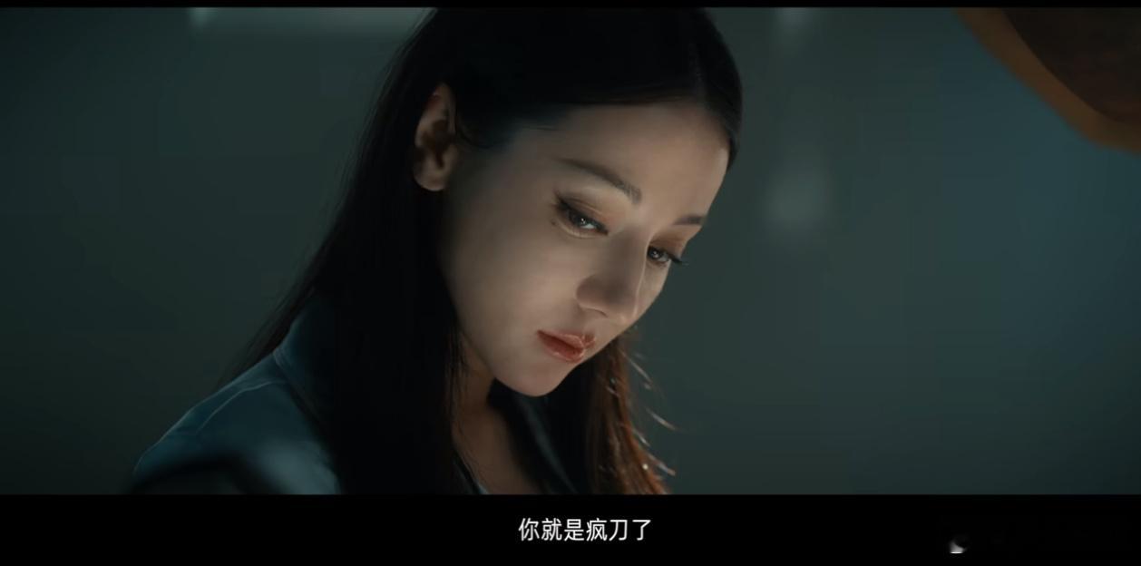 刚把迪丽热巴 《枭起青壤》的预告看完了。两个问题还挺明显：1️⃣迪丽热巴10多年