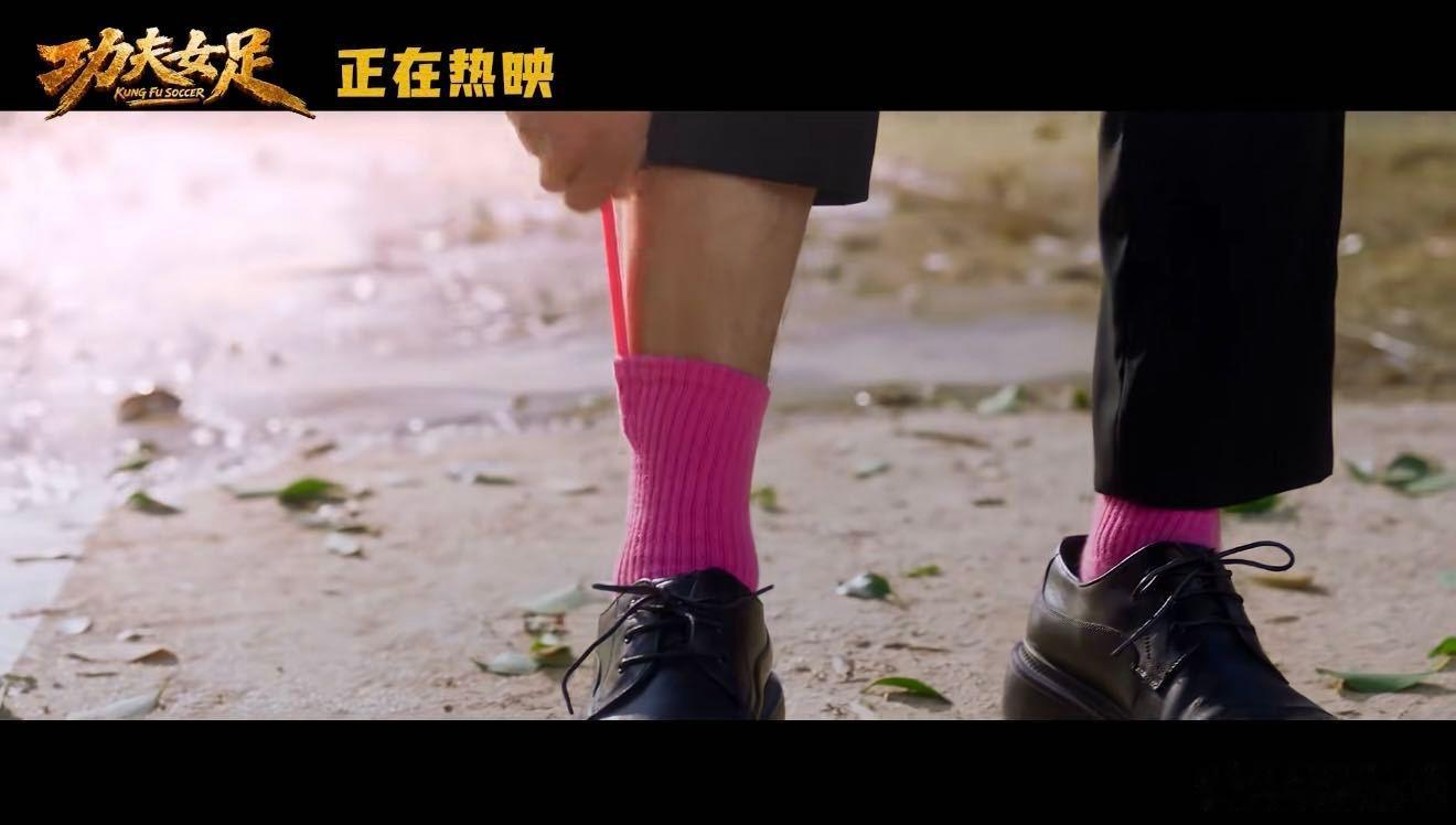 周星驰女足路演感谢观众周星驰说中国功夫世界第一 线下见面会氛围温暖治愈，周星驰不