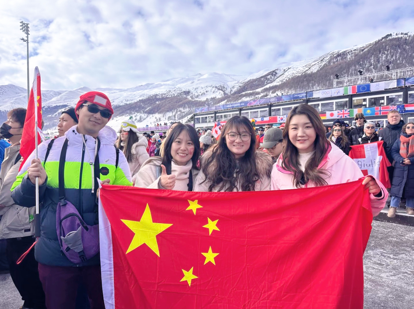 陈梦芭莎米兰冬奥梦之旅 好萌的老婆只会乖乖的比耶✌🏻陈梦现场观看谷爱凌比赛陈梦