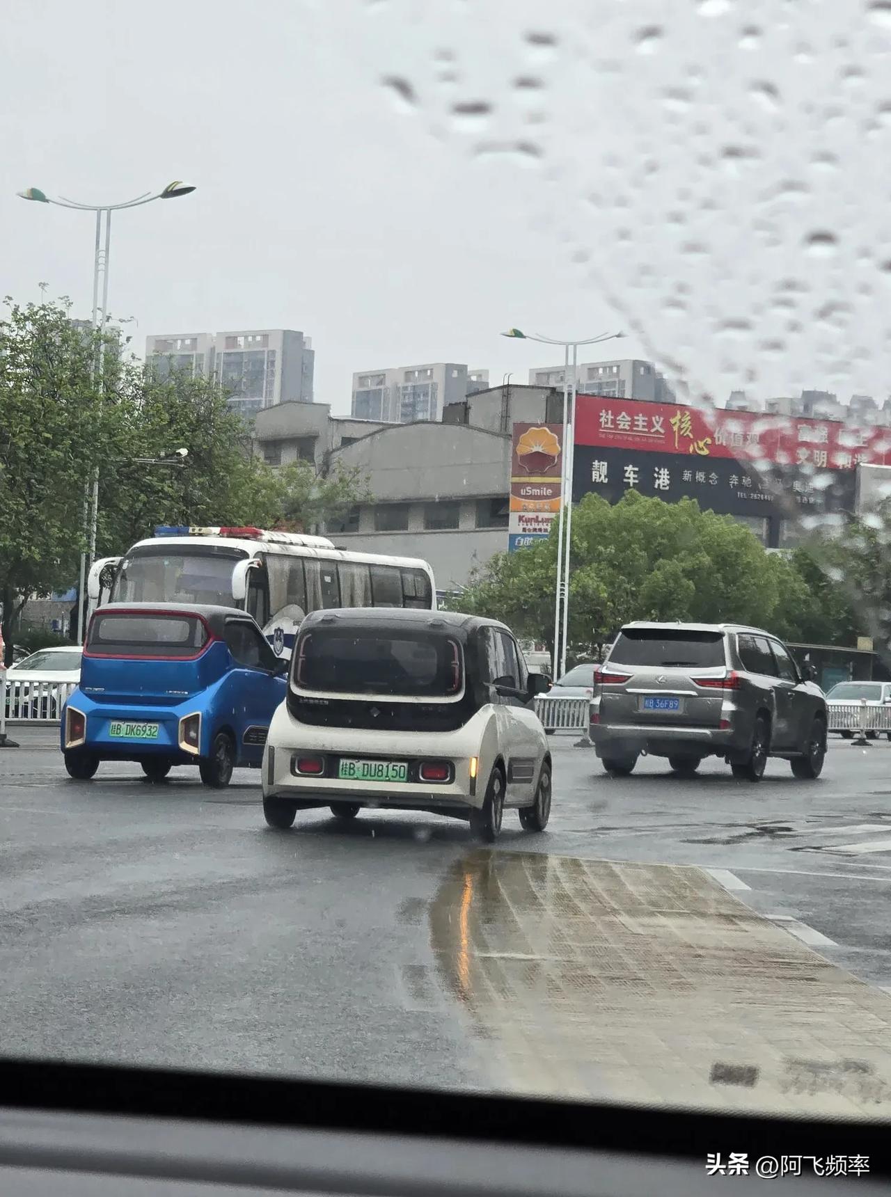满是剁椒鱼头的柳州 一辆雷克萨斯570显得那么突兀雷克萨斯 雷克萨斯LX