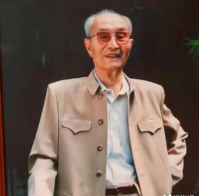 1972年，一位普通战士救下了一名突发恶疾的老人，可谁知因为此事，战士不但没有受