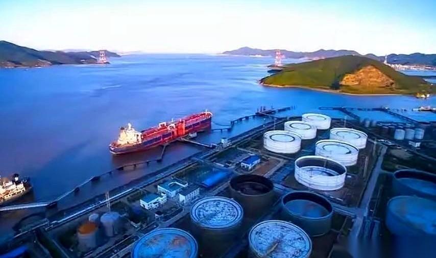 中国成品油出口，最近划下了一道极深的线。
线的一边，是日本。汽油、柴油、航空煤油