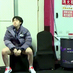 楚钦在今晚候场时，不知是紧张还是不舒服，大口呼吸喘气，感觉还有点想吐。
大赛经验