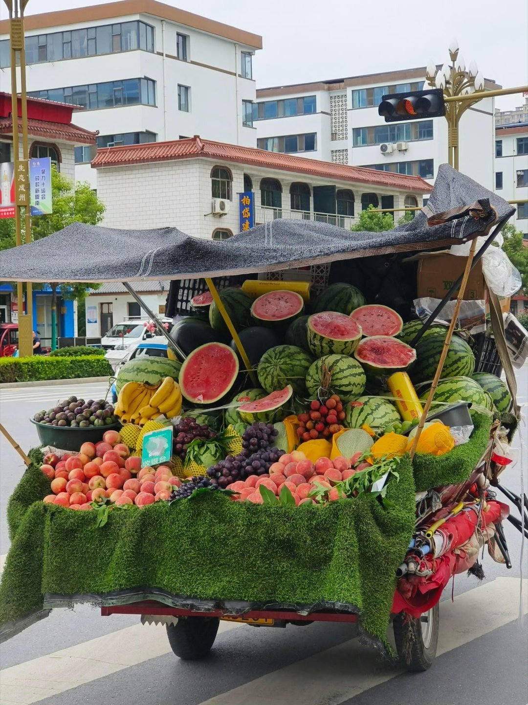 这样的水果摊也太治愈了吧🍉🍇🍐🍑 ​​​