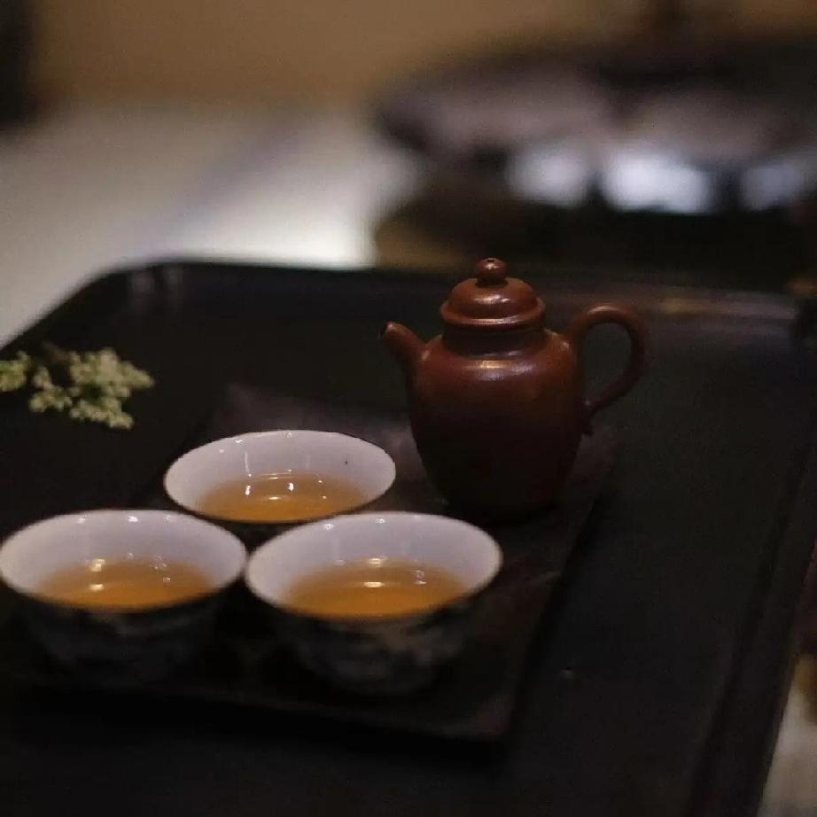 作为一个普通人，永远都不要去结交人脉和经营圈子。不是人脉没有用，不是圈子没有用，