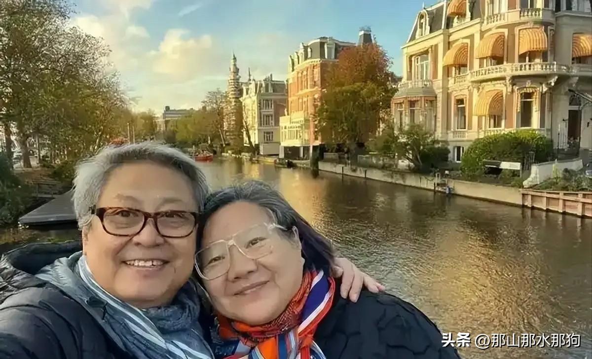 洪晃和老公杨小平都心宽体胖，都是吃货。他们春节到广州珠海时，被一家甜点店特别好吃