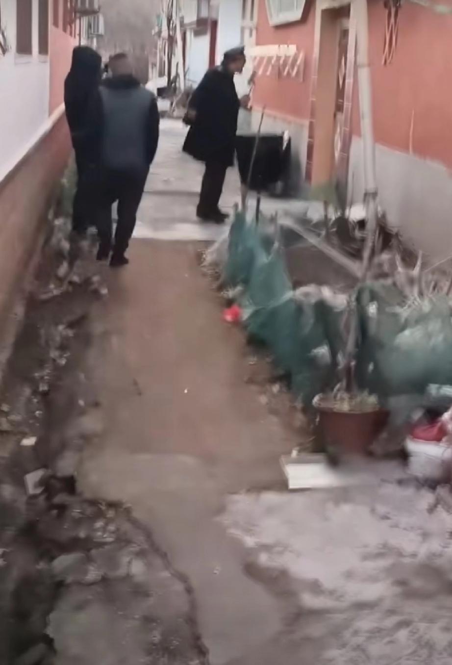 近日，青岛市城阳区棘洪滩街道魏家庄村网红“MC 大邦”线下真实红岛街道后韩村网红