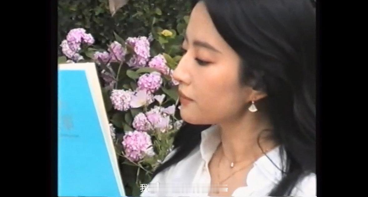 刘亦菲讲述蜕变与新生 最新短片释出，里面讲了她的蜕变与成长～ 从青涩到璀璨，每一